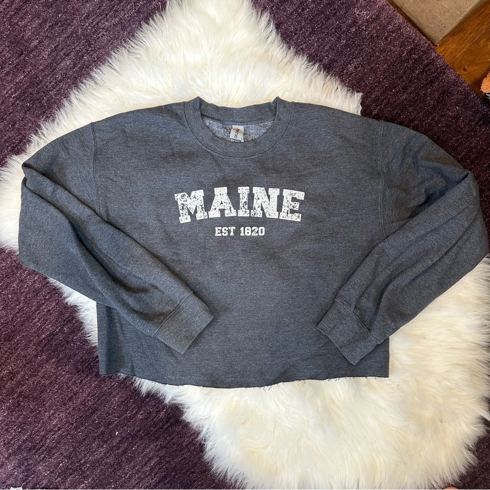 Maine Cropped Sweatshirt Dark Charcoal Gray Gildan Heavy Blend